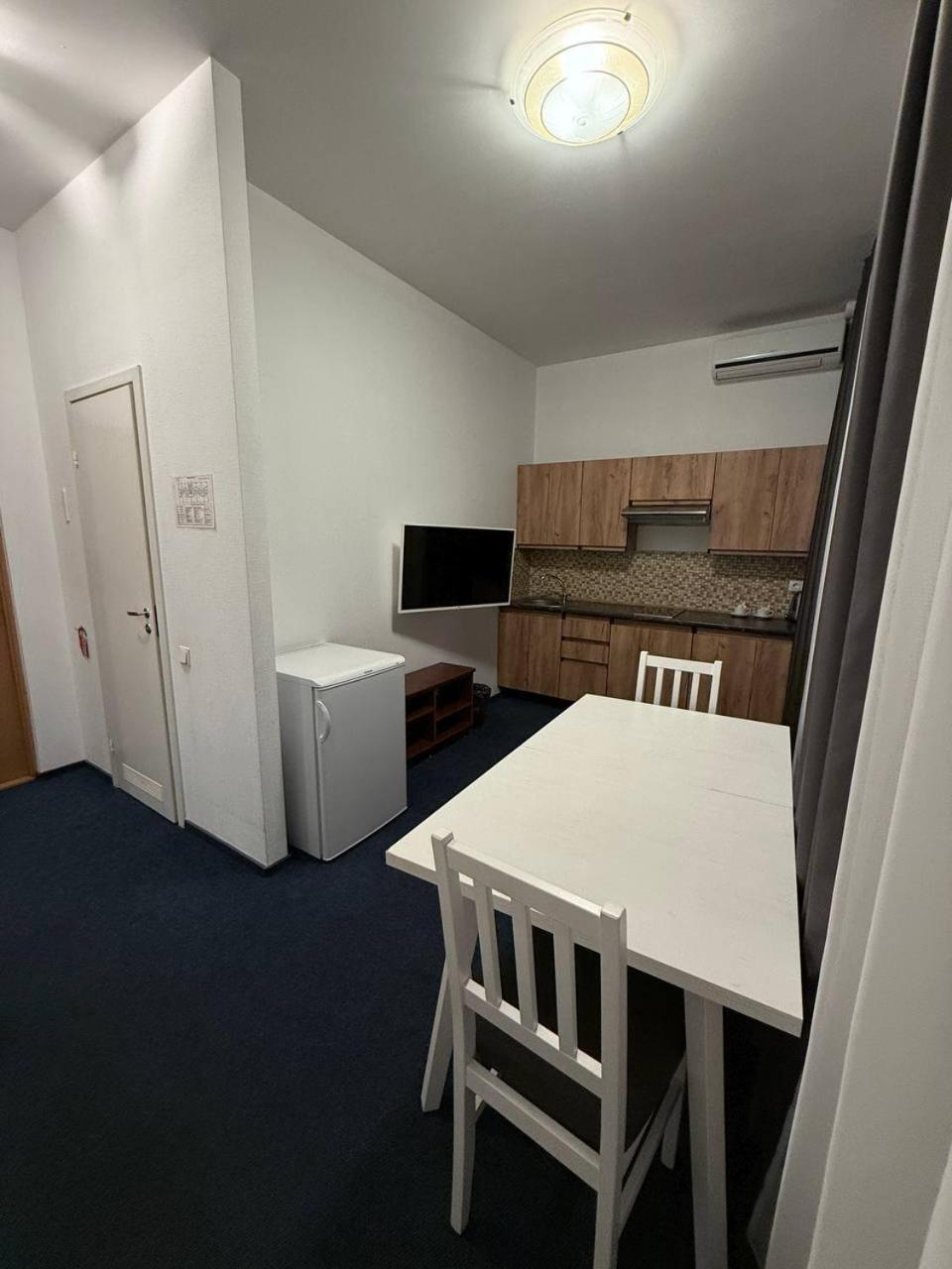 Biplan Hotel Даугавпилс Екстериор снимка